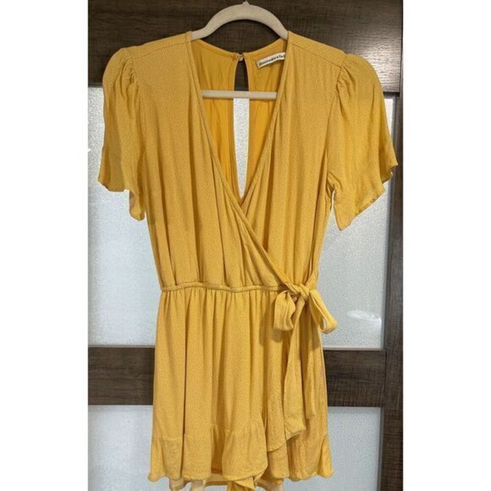 Abercrombie & Fitch Yellow Faux Wrap Ruffle Sleeves & Hem Romper‎ Size XS